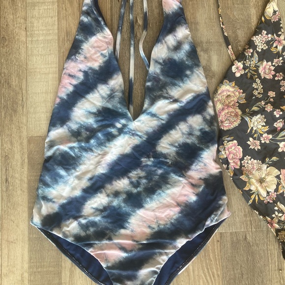 Billabong one piece swim suits size small bundle - Picture 3 of 6